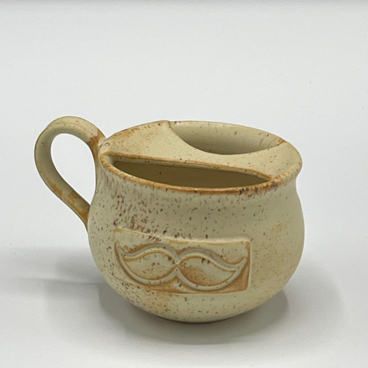 Handrenndur skeggbolli frá Eldstó